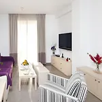 Capital Coast And Ξενοδοχείο 4*