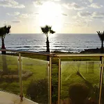 Capital Coast And Ξενοδοχείο 4*