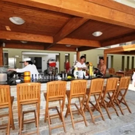 캐피털 코스트 리조트&스파 파포스