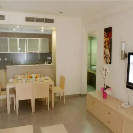 캐피털 코스트 리조트&스파 호텔 4*