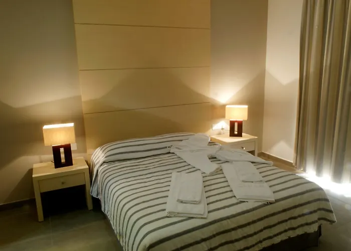 Capital Coast And מלון