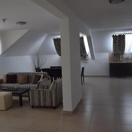 Capital Coast And מלון