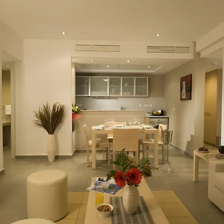 Capital Coast And מלון