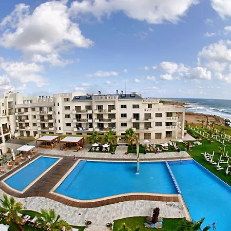 Capital Coast And מלון פאפוס