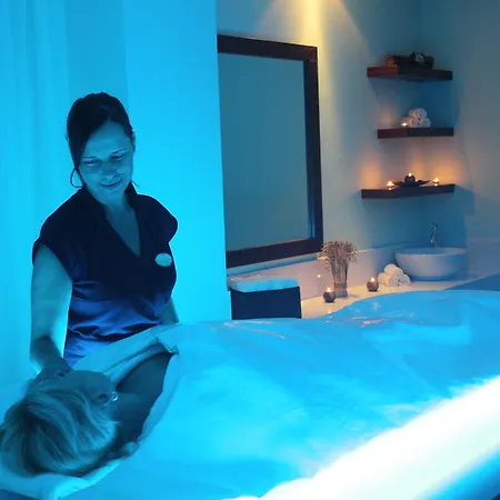 Capital Coast And פאפוס