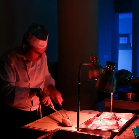 Capital Coast And מלון פאפוס