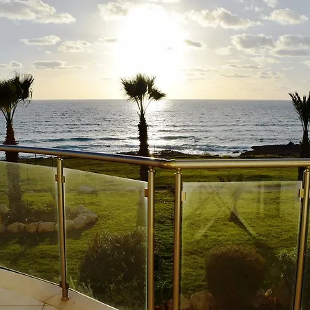 Capital Coast And מלון 4*