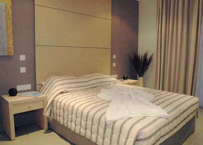 Capital Coast And Πάφος