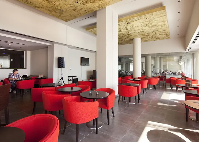 Capital Coast And Πάφος