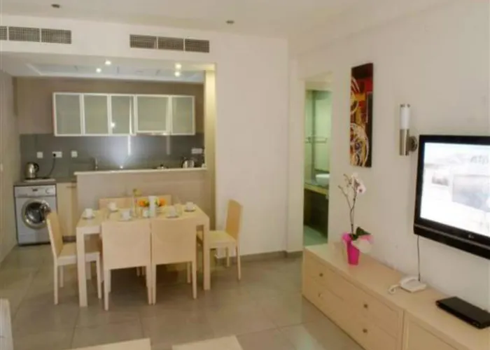 Capital Coast And Ξενοδοχείο 4*